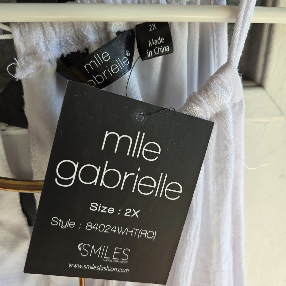 Mlle Gabrielle Sleeveless White High-Low Summer Dress with Pendant Detail NWT - Picture 2 of 5